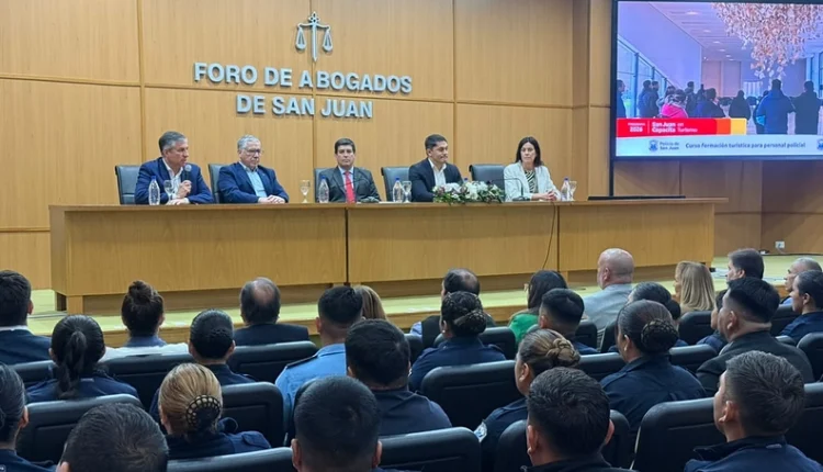 San Juan fortalece la atención al visitante: 120 policías se capacitaron en turismo