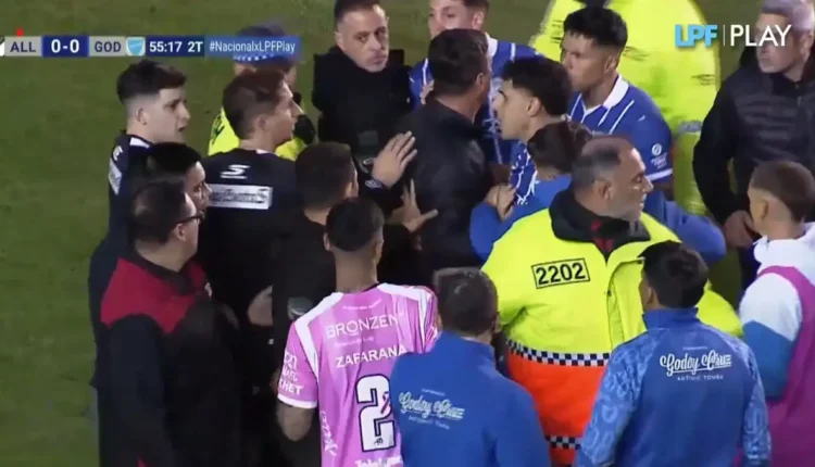 Escándalo en Floresta: All Boys y Godoy Cruz empataron sin goles tras una insólita polémica con celulares y 23 minutos de interrupción