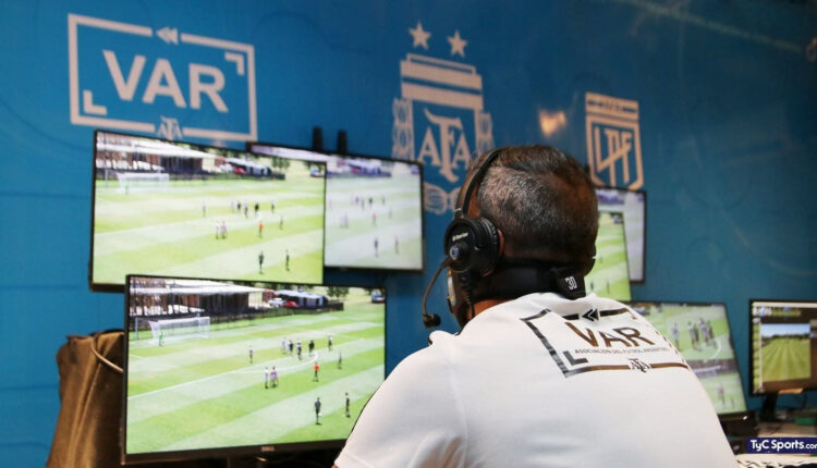 Llega el VAR semiautomático al fútbol argentino: cuándo debutará y cómo cambiará los offside