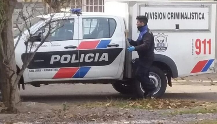 Misterio en San Martín: hallan sin vida a un jubilado en el fondo de su vivienda y la Justicia investiga las causas