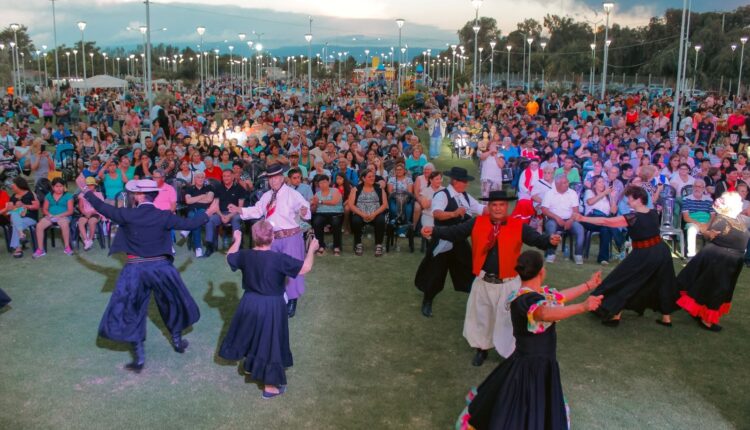 Festejos a pleno en Chimbas: el municipio se prepara para celebrar el Día de la Madre con una gran propuesta de feria, música y deportes