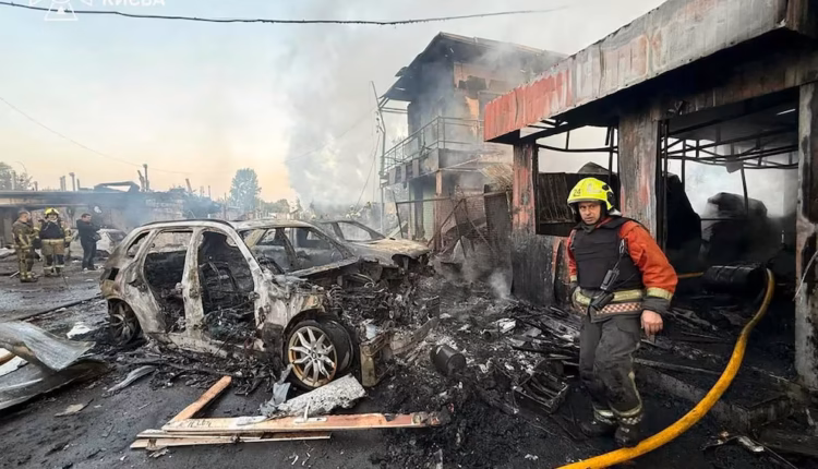 Rusia atacó con drones y misiles seis regiones de Ucrania: al menos 19 muertos y daños en energía e industria militar