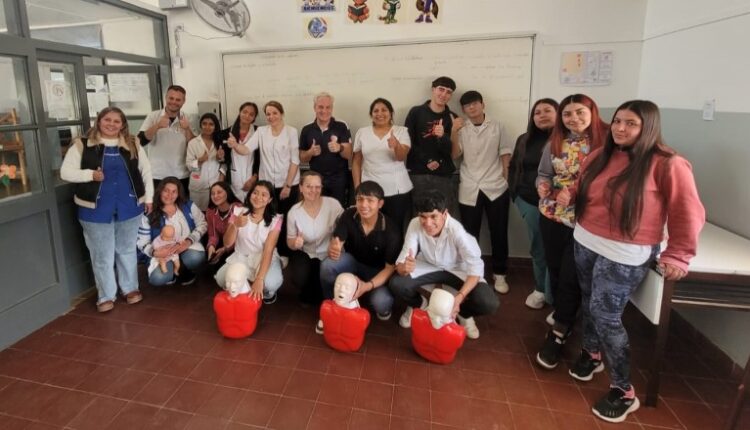 La formación en RCP llegó a escuelas de Jáchal y continúa en Calingasta