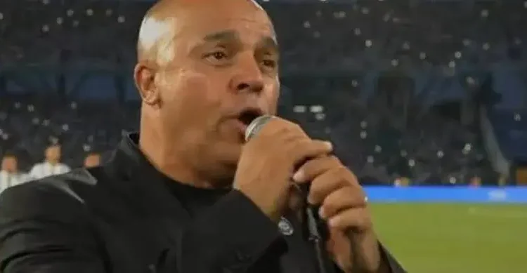 Fabio Santana será la voz del himno en la despedida de Messi