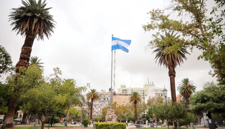 Cómo funcionarán el transporte, el comercio y la administración este lunes feriado
