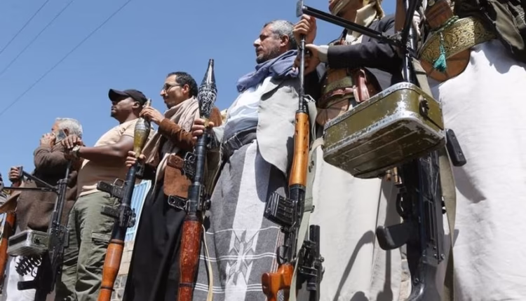 Hutíes atacan el palacio presidencial de Yemen