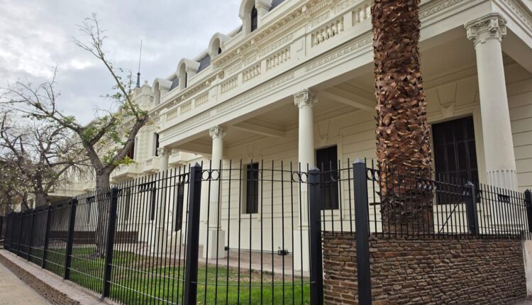 Puesta en valor del Hospital Rawson: culminó la restauración integral de su icónica fachada histórica