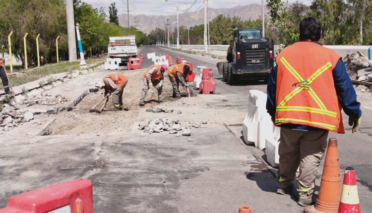 Realizan obras de reparación en avenida Costanera y hay reducción de calzada en Chimbas