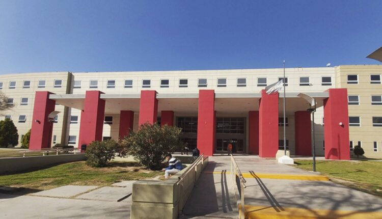 Avanza la causa contra el falso enfermero detenido en el Hospital Rawson: será imputado por tres delitos