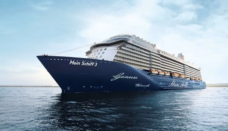 Crucero con 3.300 pasajeros colisiona dos buques portacontenedores en puerto alemán y causa daños