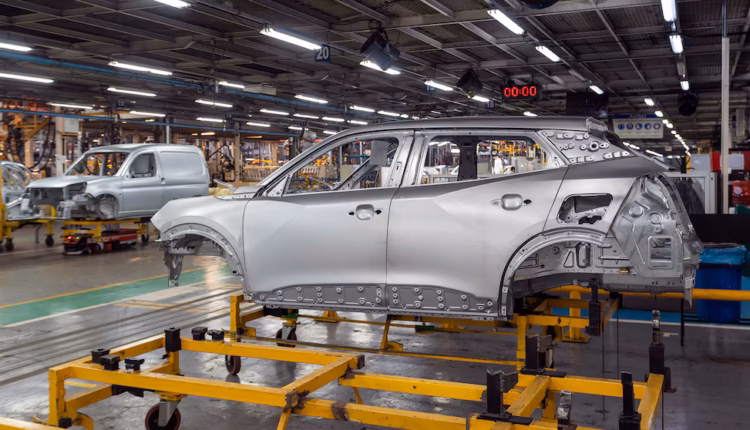 La empresa dueña de Fiat y Peugeot no descarta cerrar sus dos plantas industriales en la Argentina
