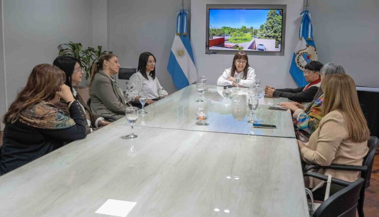 Chimbas firmó convenios con una universidad para capacitar a municipales y abrir oportunidades a estudiantes