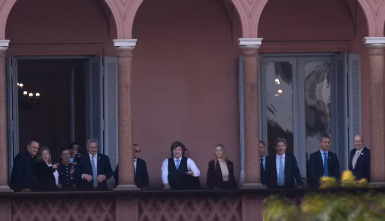 Acuerdos políticos, paritarias y convenios: las discusiones internas en el Gobierno para mejorar la economía de 2027