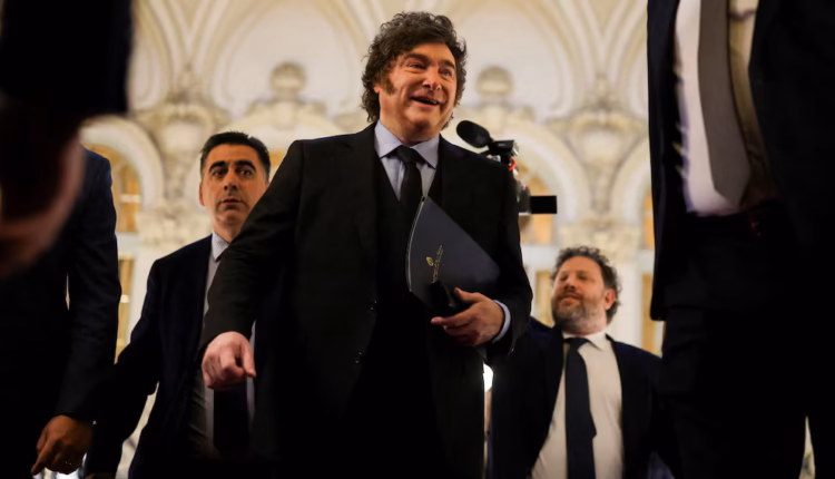 Milei y el costo de no aflojar: los límites de sus aliados y el malestar de la Iglesia antes de la llegada del Papa
