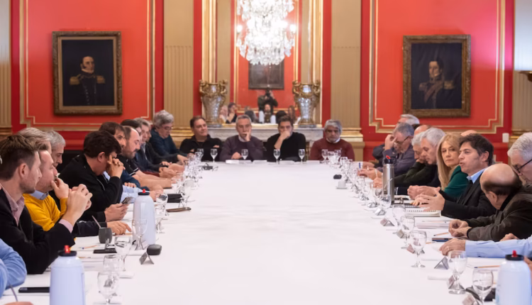 Luego del acto de Máximo Kirchner, Kicillof se reunirá con sus intendentes y bajará lineamientos políticos