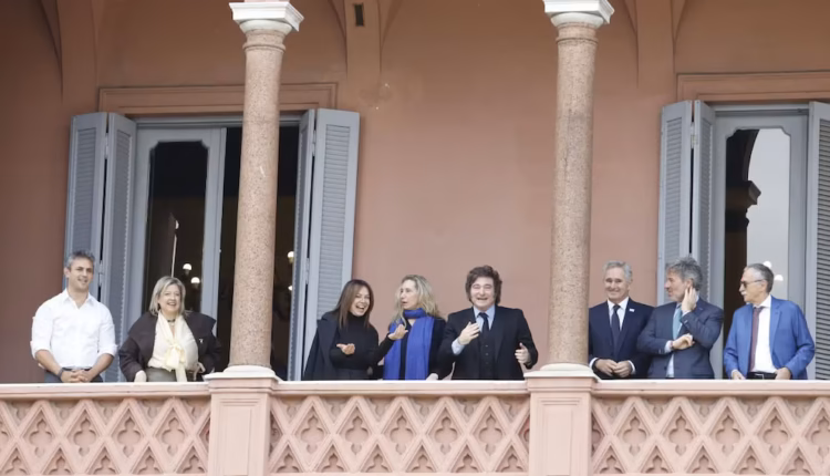 Milei reunió a su Gabinete, evitó hablar del triunfo de Lula, pero desafió: “Los argentinos elegirán entre el partido de la libertad vs. el del Estado y el pasado”