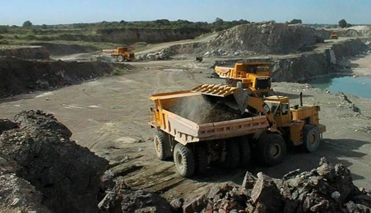 El Proyecto Vicuña da un salto operativo con la llegada de sus primeros camiones mineros gigantes en San Juan