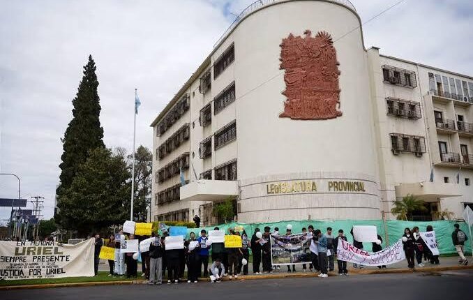 Sanjuaninos marchan a la Legislatura por crímenes de jóvenes en pleno debate de la reforma penal juvenil