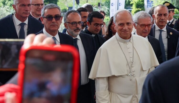 El papa León XIV llegó al hospital para operarse de un nódulo pulmonar antes de su viaje a Latinoamérica