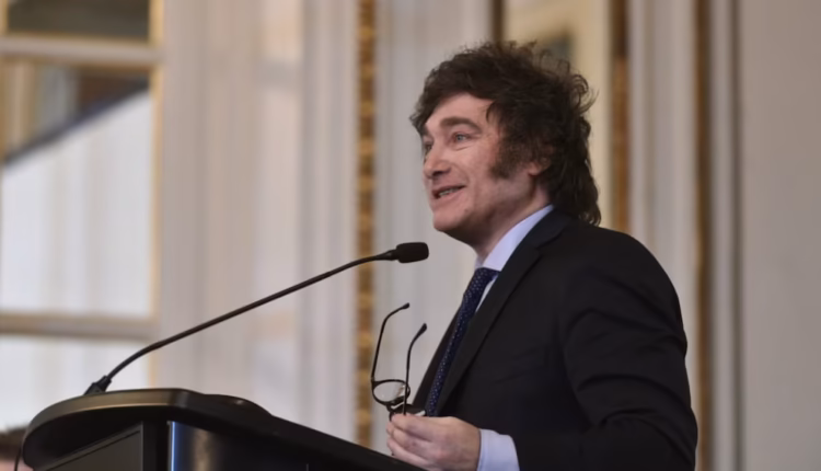 Milei: “Tengo USD 125.000 millones en la billetera para enfrentar una corrida el año que viene”