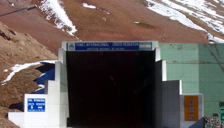 Paso Cristo Redentor: definen hoy si reabren el cruce a Chile antes del fin de semana largo