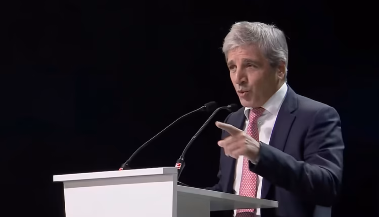 Caputo: “Apuntamos a que para 2031 hayamos devuelto al sector privado USD 500.000 millones por baja de impuestos”