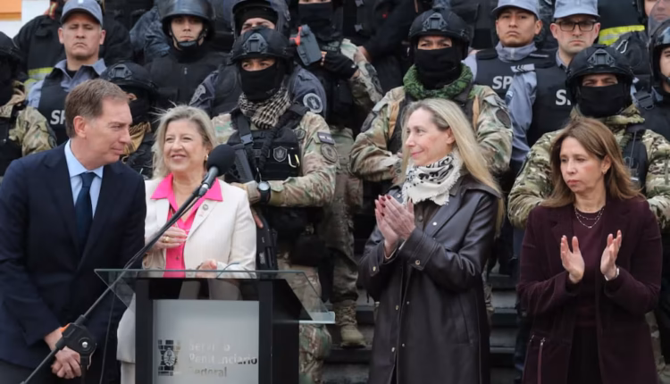 Karina Milei gana protagonismo: cerró la primera etapa de traslados de reclusos de Devoto y espera una definición del papa León XIV
