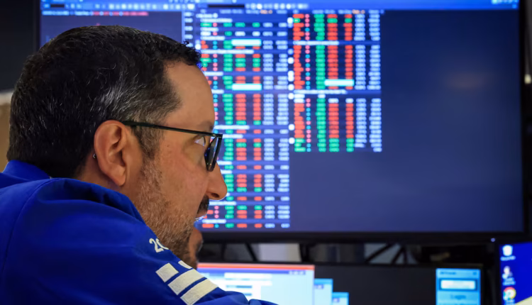 Suben los bonos argentinos y baja el riesgo país, pero las acciones pasan a pérdidas