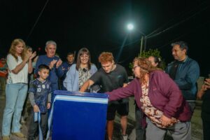 Loteo Nazareno: Daniela Rodríguez inauguró luminaria LED y anunció la construcción de una plaza para los niños del barrio Loteo Nazareno: Daniela Rodríguez inauguró luminaria LED y anunció la construcción de una plaza para los niños del barrio