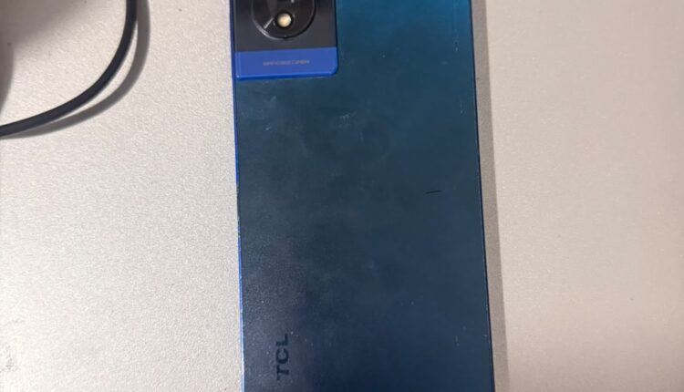 Dos menores aprehendidos tras arrebatar un celular y una cámara en pleno microcentro