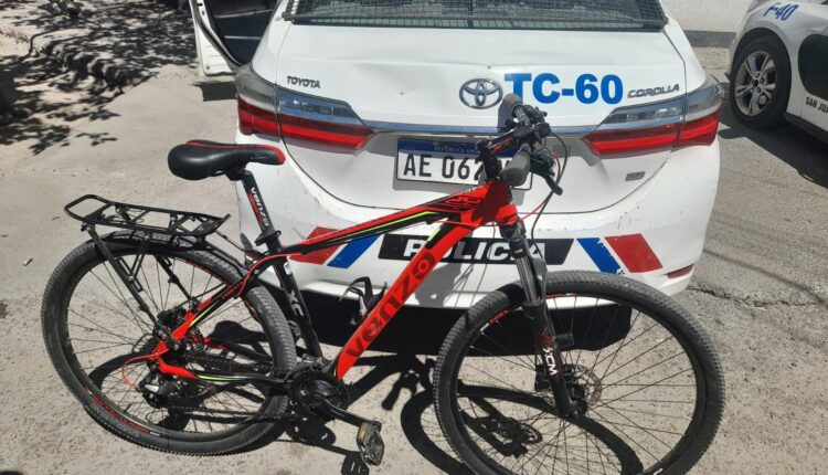 Robo exprés en Rawson: entró a robar una bicicleta Venzo a una casa, intentó escapar a pie pero lo atraparon a los pocos minutos