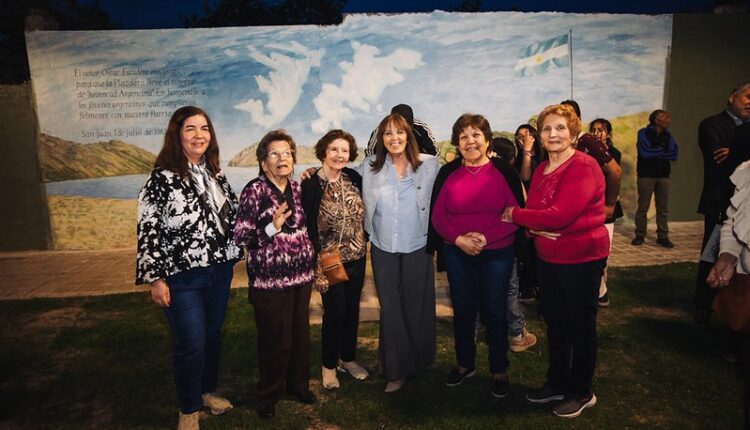 Junto a los vecinos del Barrio Corrientes renovamos la Plaza Juventud Argentina con un emotivo homenaje a Malvinas