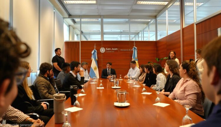 Estudiantes de la UNSJ inician sus prácticas profesionalizantes en el Ministerio de Minería