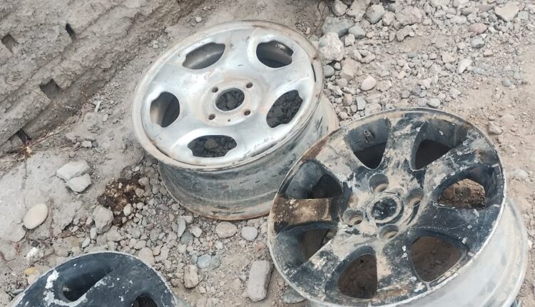 Intentaron robar autopartes de un desarmadero en Pocito y cayeron con el botín en un carro