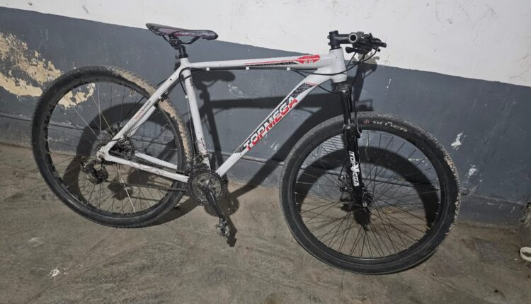Operativo policial en Caucete: recuperan un teléfono celular robado y una bicicleta abandonada