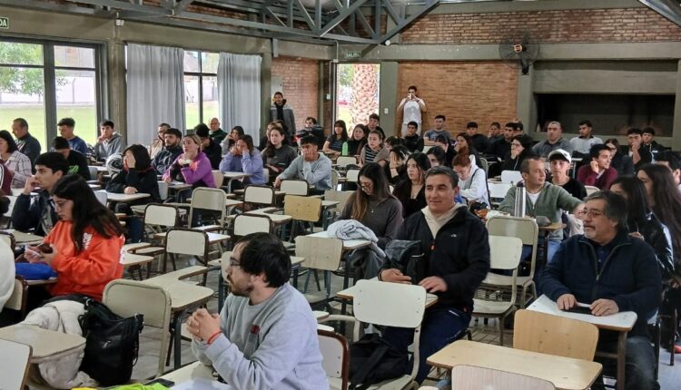 Alumnos de la Escuela Provincial de Árbitros participaron de una charla sobre nutrición deportiva
