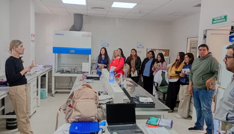 Alumnos iglesianos de la Diplomatura en Producción de Semillas visitaron las instalaciones del Centro Biotecnológico e INSEMI