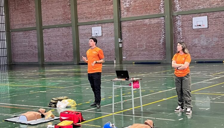 RCP y primeros auxilios: capacitan a voluntarios de IRONMAN San Juan