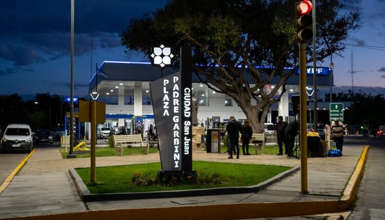 Capital renovó la plazoleta Padre Garbini y recuperó un espacio histórico frente al Don Bosco