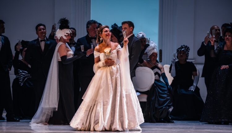 La Traviata volvió a emocionar al público sanjuanino en el décimo aniversario del Teatro del Bicentenario