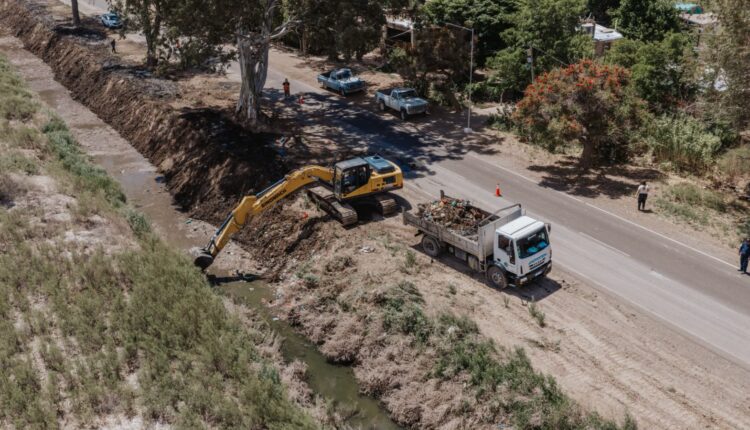 Obras de prevención en San Juan: limpian desagües clave en San Martín y 25 de Mayo para evitar inundaciones