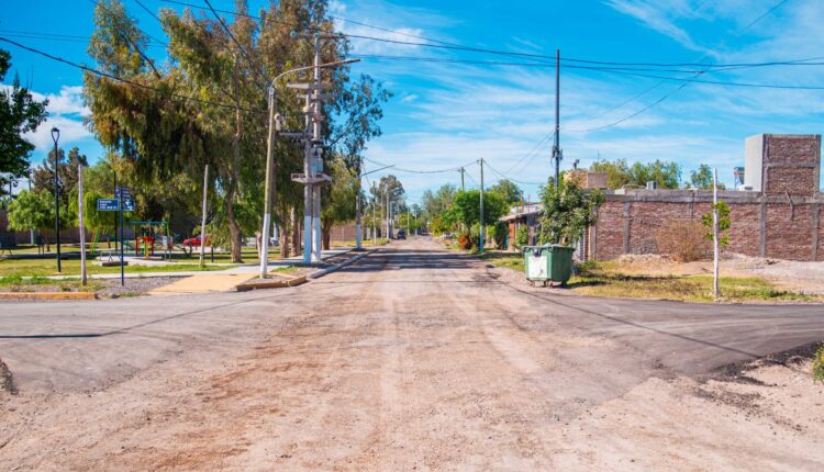 RIVADAVIA AVANZA CON LA PAVIMENTACIÓN DEL LOTEO RUMBOS CON RECURSOS MUNICIPALES