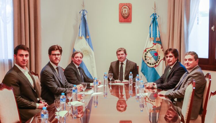 Orrego afianzó con el vicepresidente de CAF los avances para la autopista de la Ruta 40 Sur