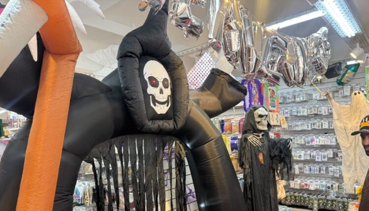 Cultura terrorífica: disfraces desde 0 y decoración temática en pleno centro sanjuanino