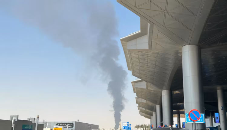 Los rebeldes hutíes lanzaron un nuevo ataque contra el aeropuerto de Riad: hay varios heridos