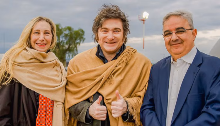 Milei encabezó un acto minero en Catamarca y evitó hablar de Flávio Bolsonaro tras aterrizar en EEUU