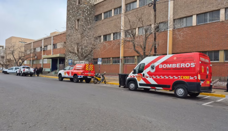 Simulacro en la Escuela Boero: evacuación rápida, pero con alarmas en la vía pública