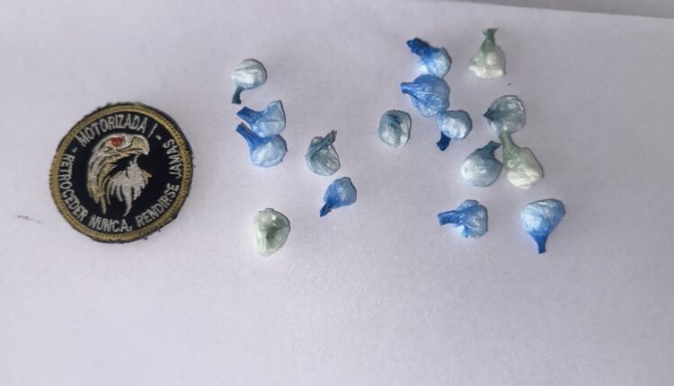 Operativo en Chimbas: cayó “El Mala Suerte” junto a un cómplice con 16 envoltorios de cocaína tras una requisa vehicular