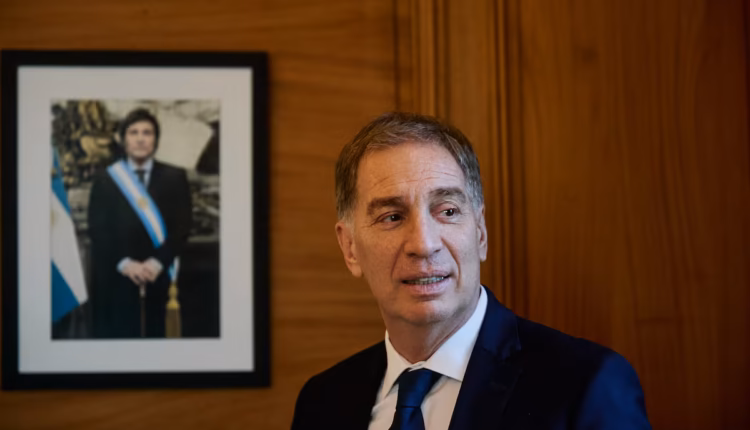 Santilli defendió la salida de Flávio Bolsonaro de Argentina: “No tenía impedimentos de Interpol”