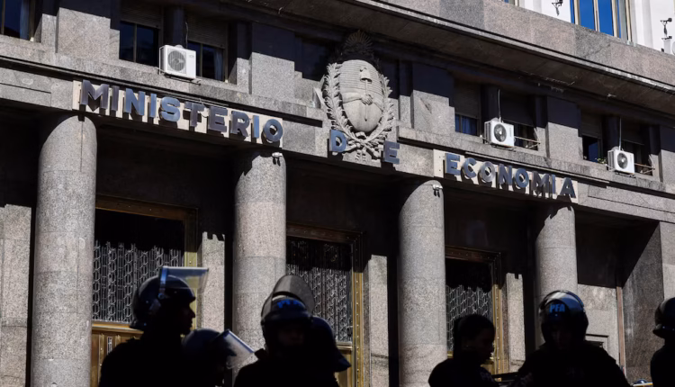 La deuda pública registró una leve suba en septiembre: los motivos del incremento y cómo evolucionaron los pasivos con el FMI